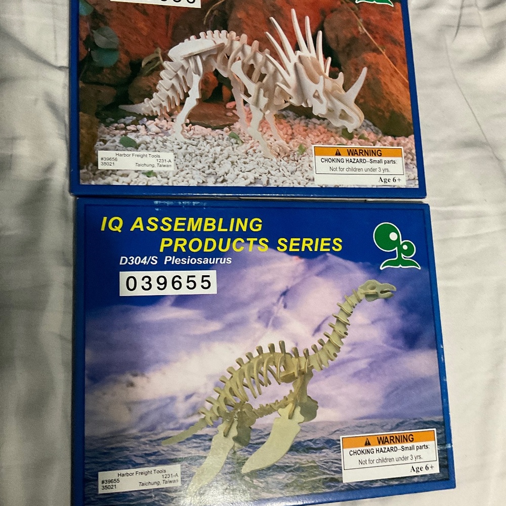 2 - 3D wood puzzles dinosaurs.  K08